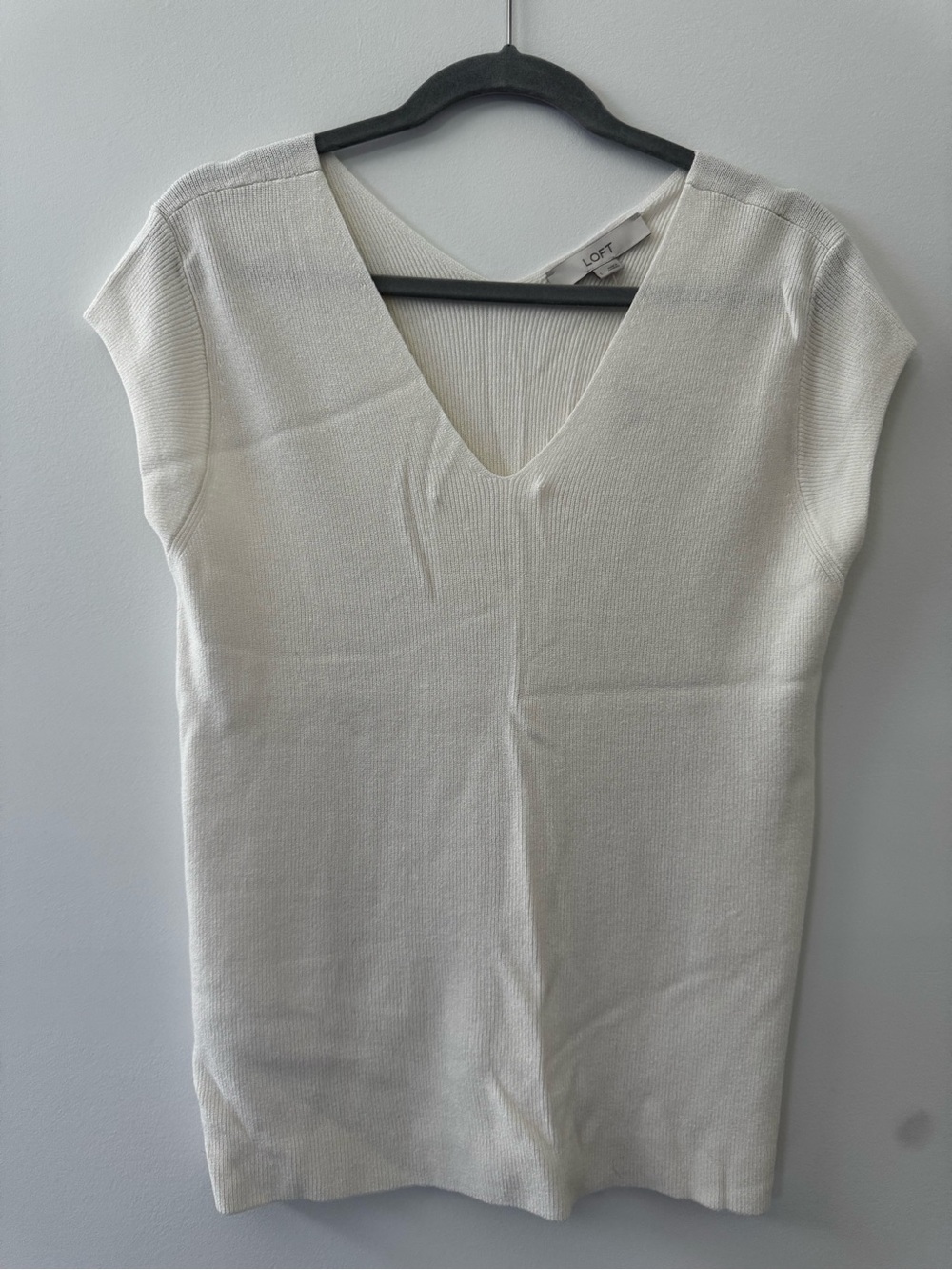 LOFT Cream V-Neck Cap Sleeve Knit Tank